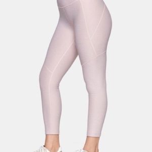 Outdoor voices 3/4 warmup legging in Dahlia